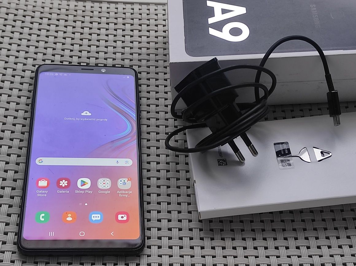 Samsung A9 6/128GB 4 aparatu mocna bateria,około 2/3 dni