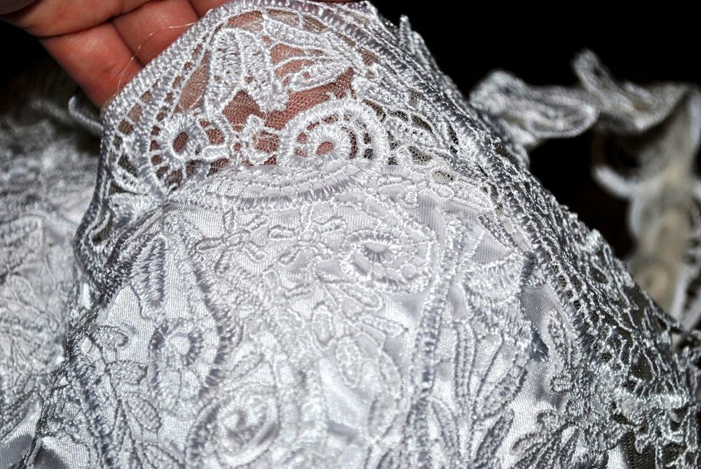 Платье свадебное новое со шлейфом ажур и атласный блеск шикарное