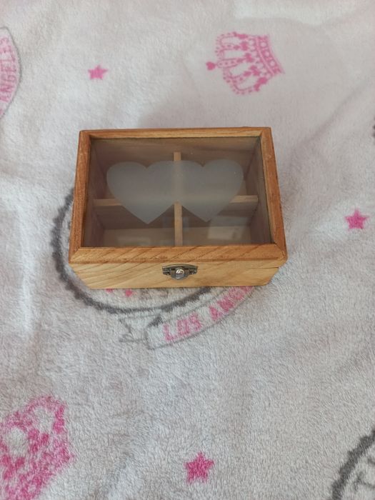 Mała szkatułka na biżuterię