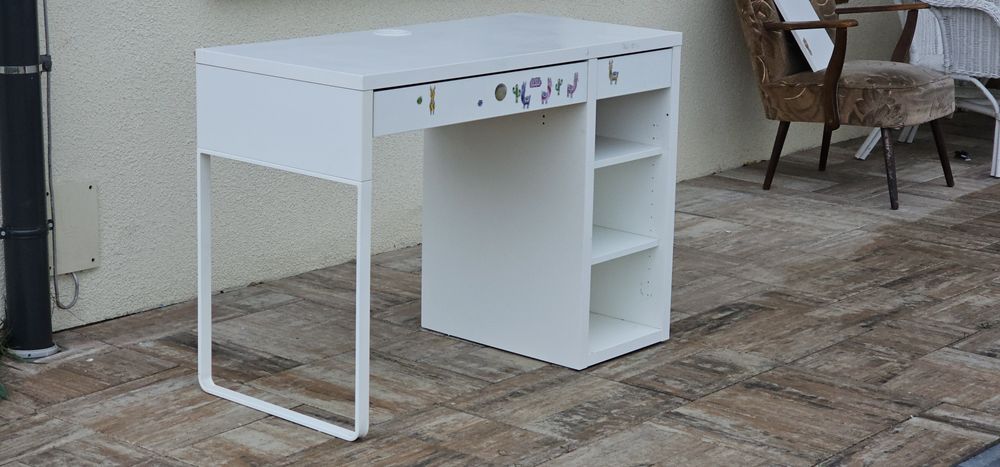 Biurko Ikea białe z szufladami