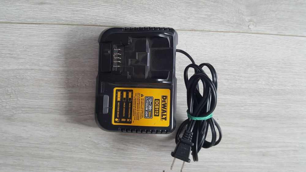 Зарядний пристрій девольт dewalt dcb112 12v/20v