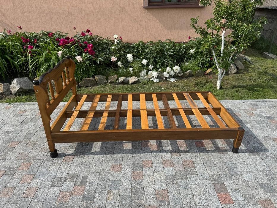 Ліжко  дерев'яне