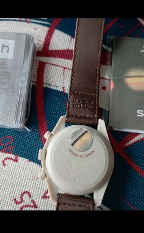 Omega x Swatch Saturn SO33T100 - Idealny dla miłośników astronomii