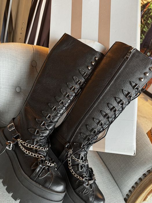 Buty typu glany carinii