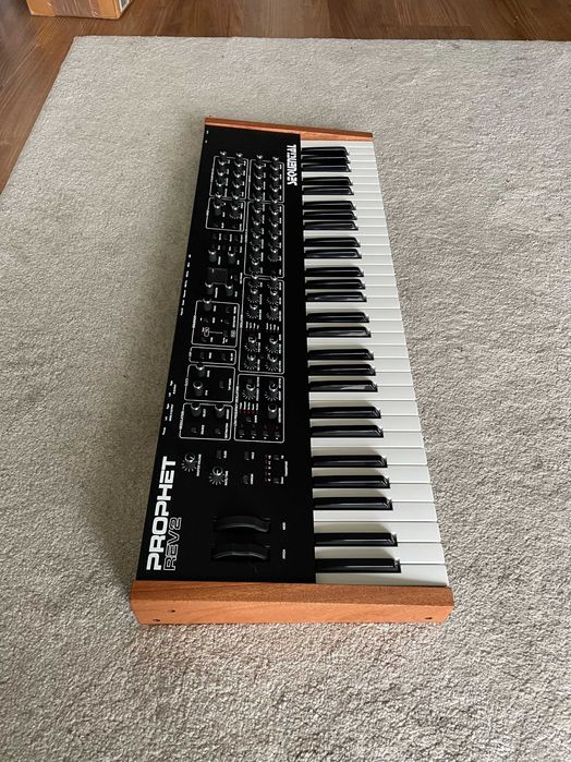 Sequential PROPHET REV2 - jak nowy