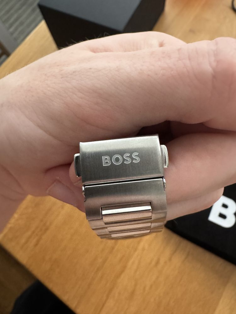 часы Hugo Boss полностью новые !
