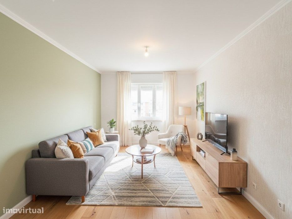 Apartamento T2 em Benfica com Excelente Luminosidade Natural