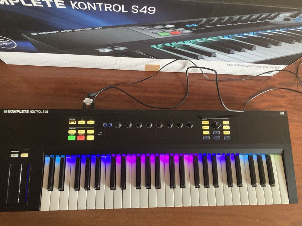 midi-клавіатура NATIVE INSTRUMENTS Komplete Kontrol s49 MK1 +ліцензія