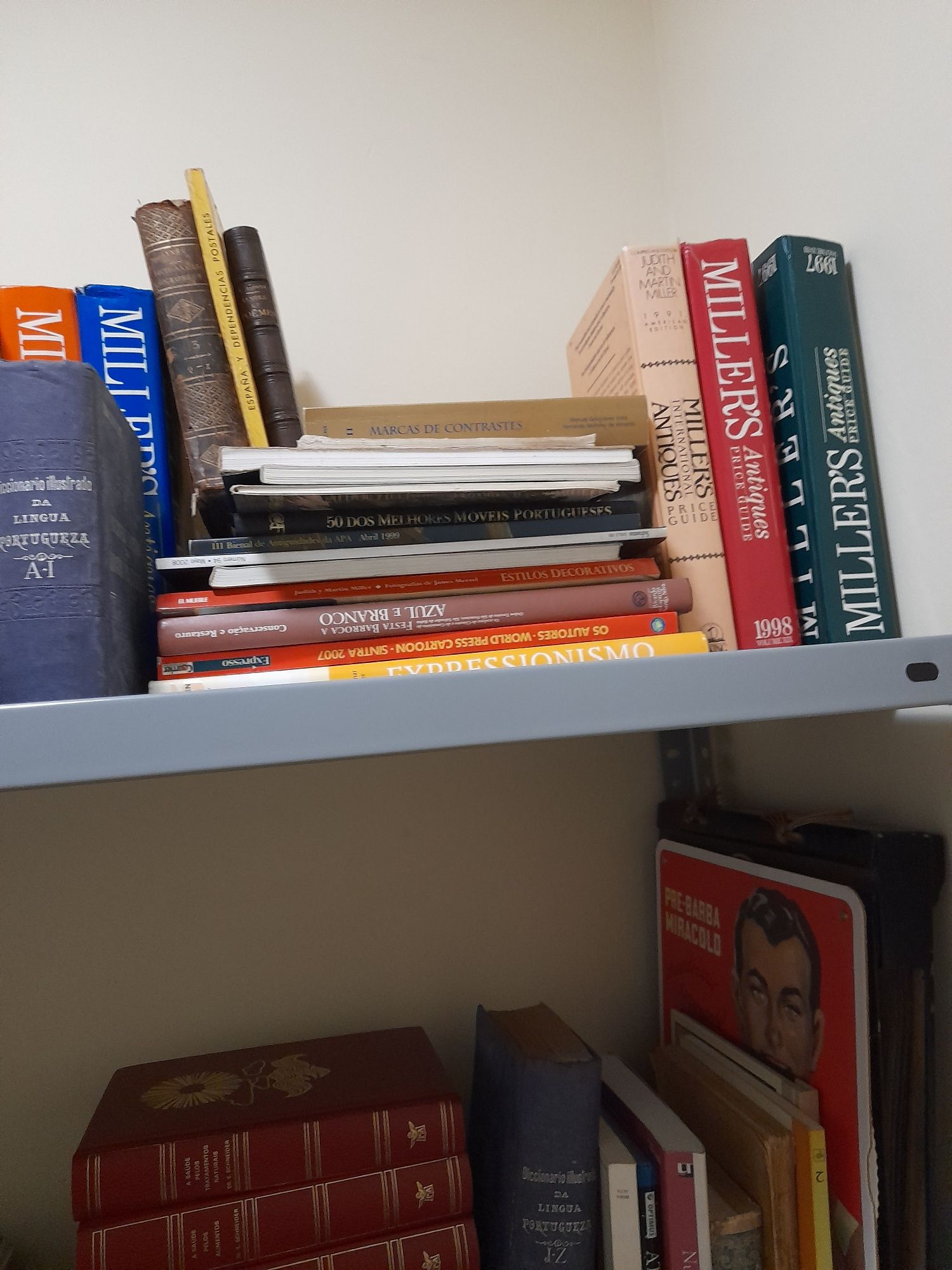 Vários livros de antiguidades