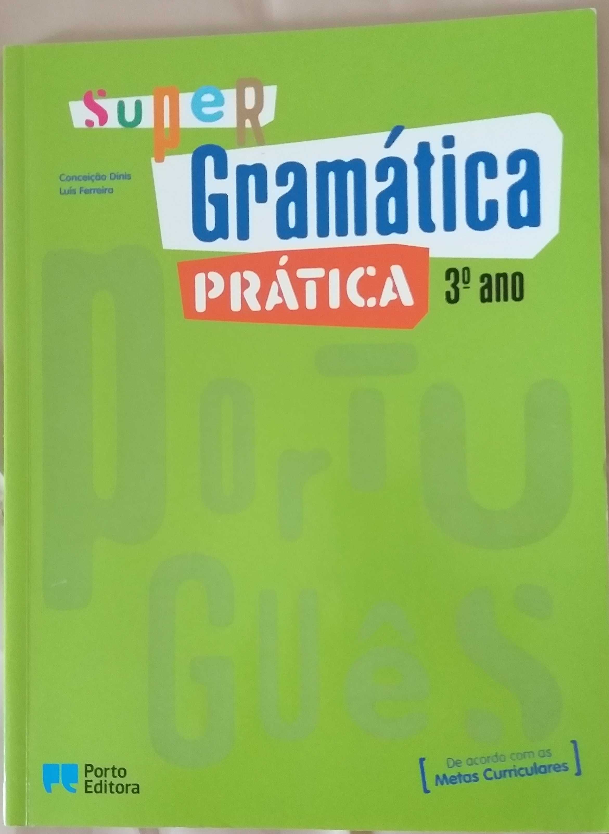 Os livros escolares: 3º ano; 12º ano.