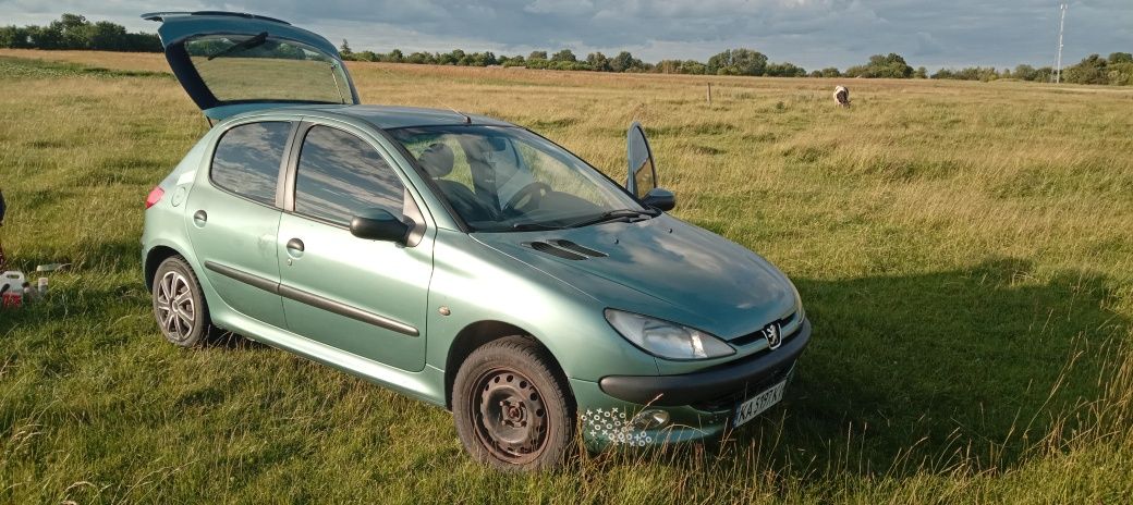 Продам або обміняю Пежо 206 1.4 бензин