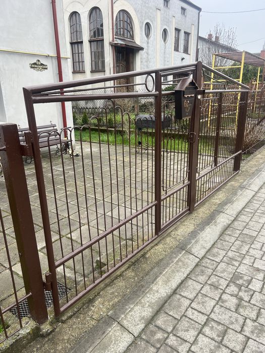 Брама з хвірткою хвіртка ворота
