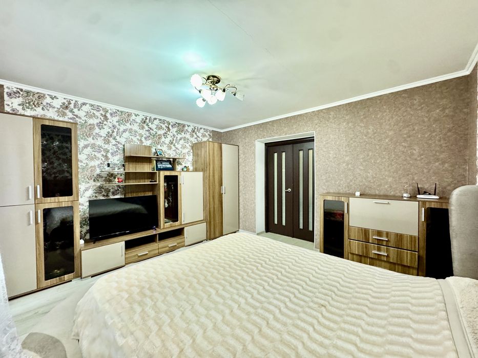 Продаж 2к квартири 65 кв. м на вул. Миколаївська 6