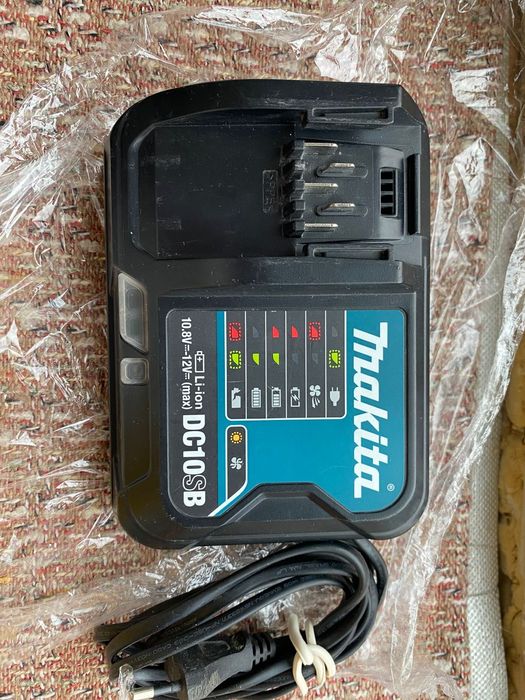 Швидка зарядка Makita DC 10SB. 10,8-12V.