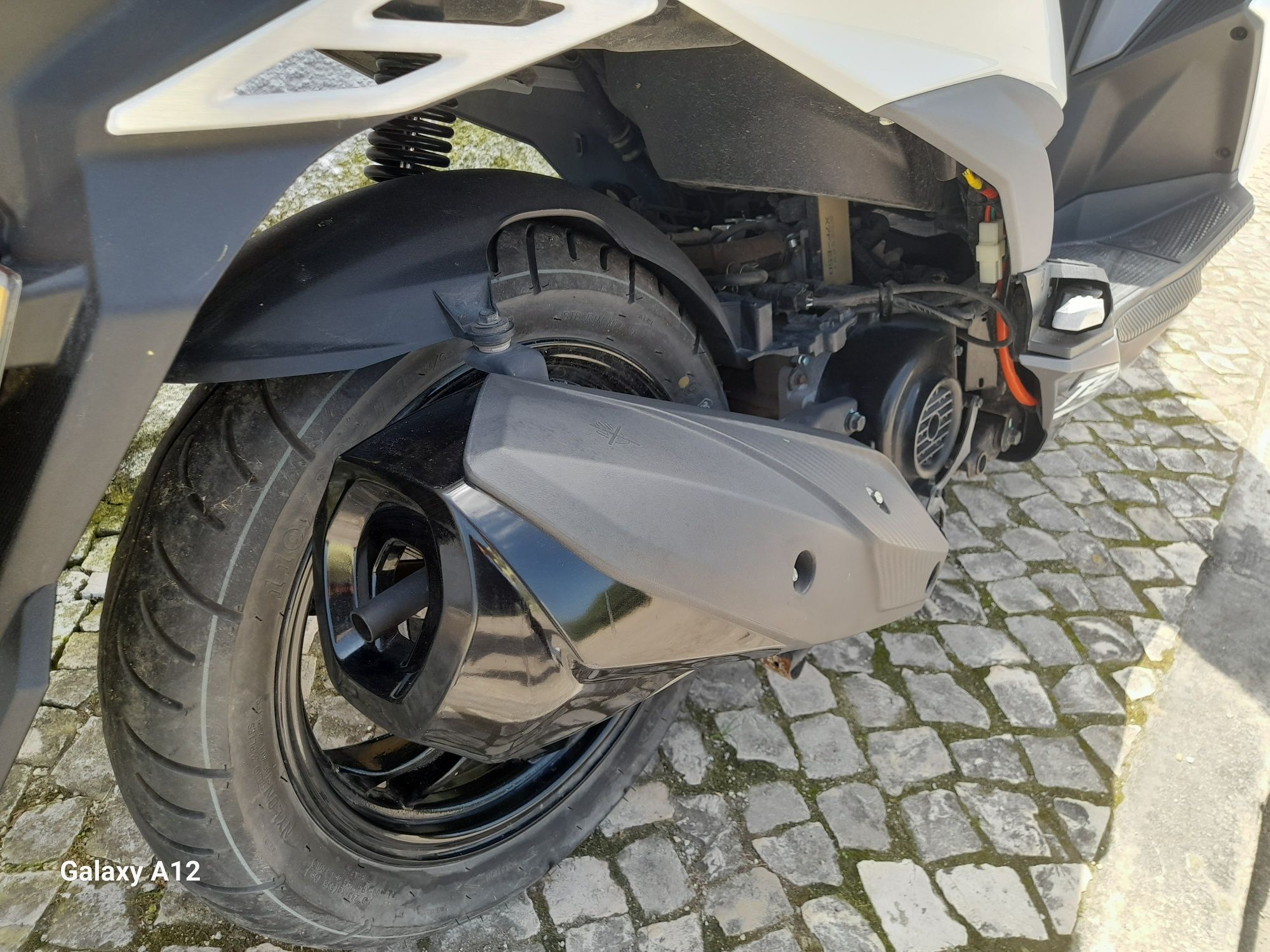 Vendo moto semi nova