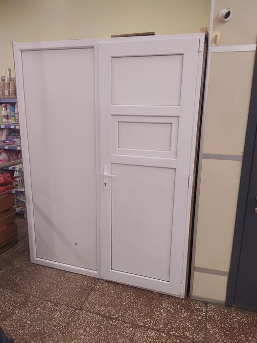Продам дверь с окном конструкцию