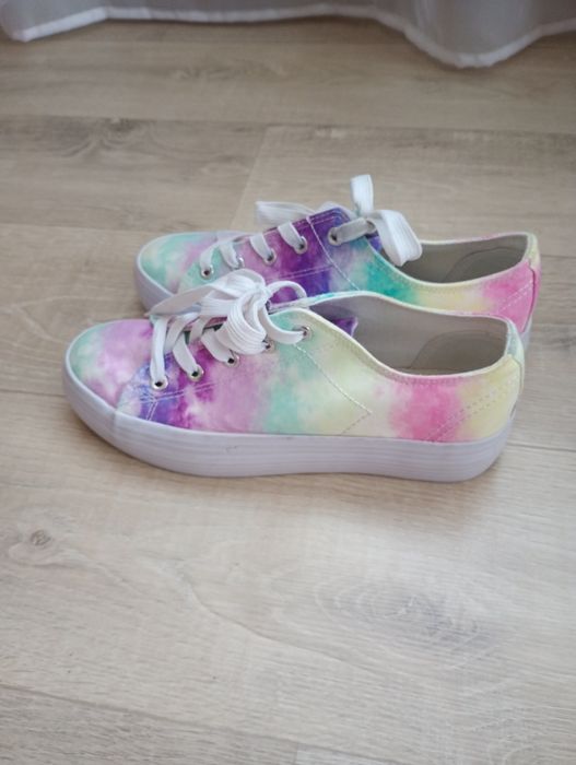 Продам кеди жіночі