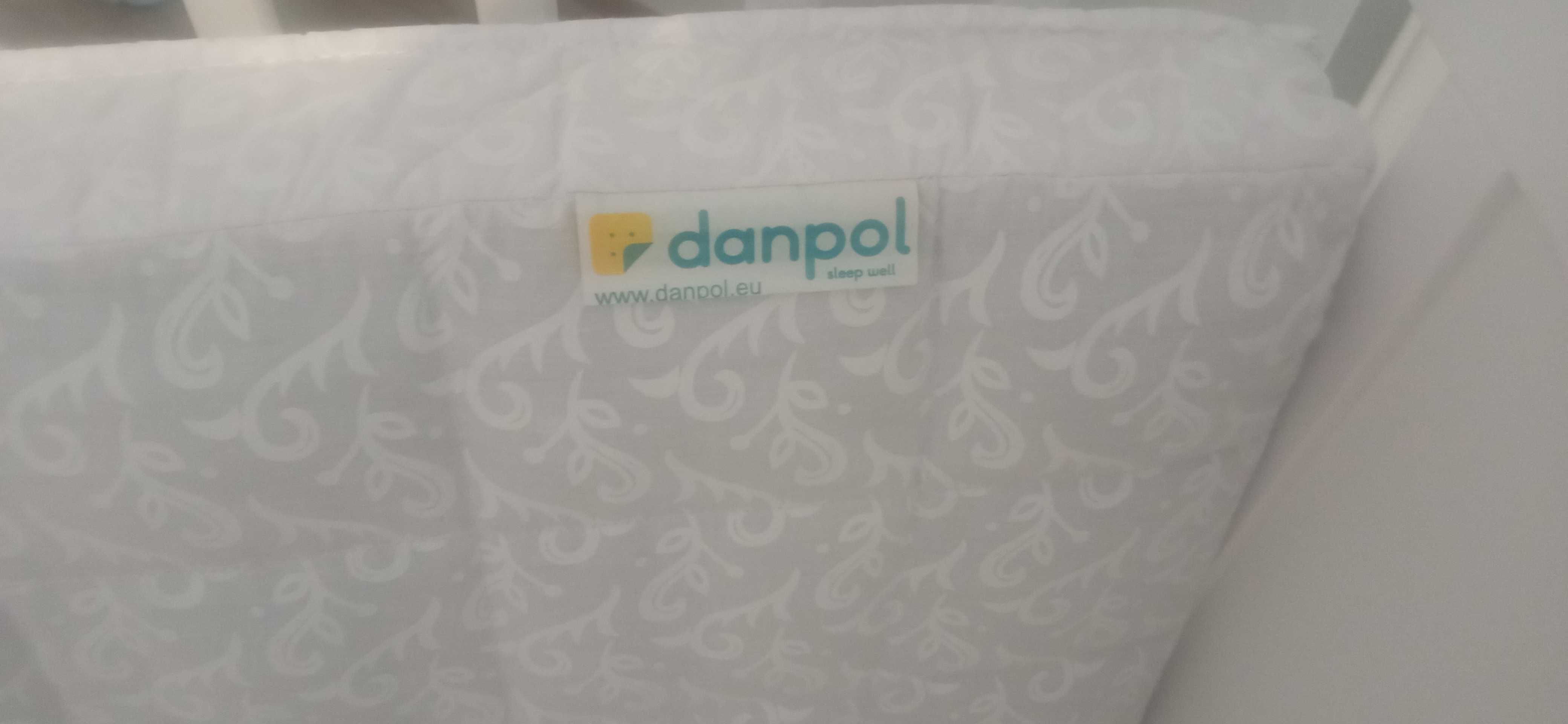 Łóżeczko z dodatkową barierką + materac