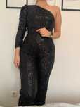 Macacão one-shoulder de lantejoulas preto