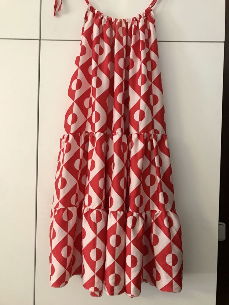 Przepiękna lekka biało czerwona sukienka w geometryczne wzory roz. Uni