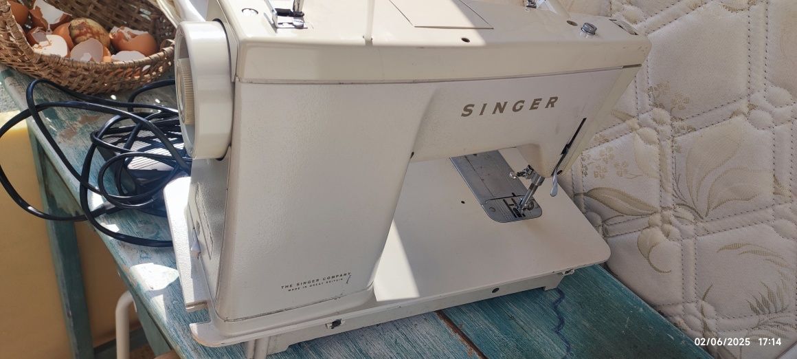 Máquina de costura Singer modelo 518 vários tipos de pontos