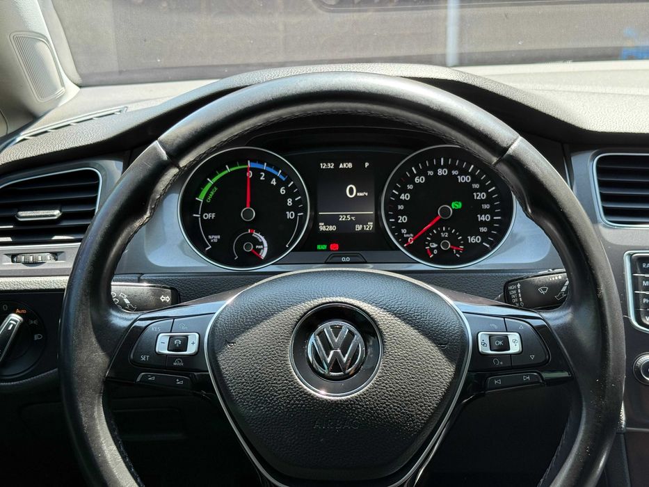 Продам VOLKSWAGEN e-Golf 24кв Електро