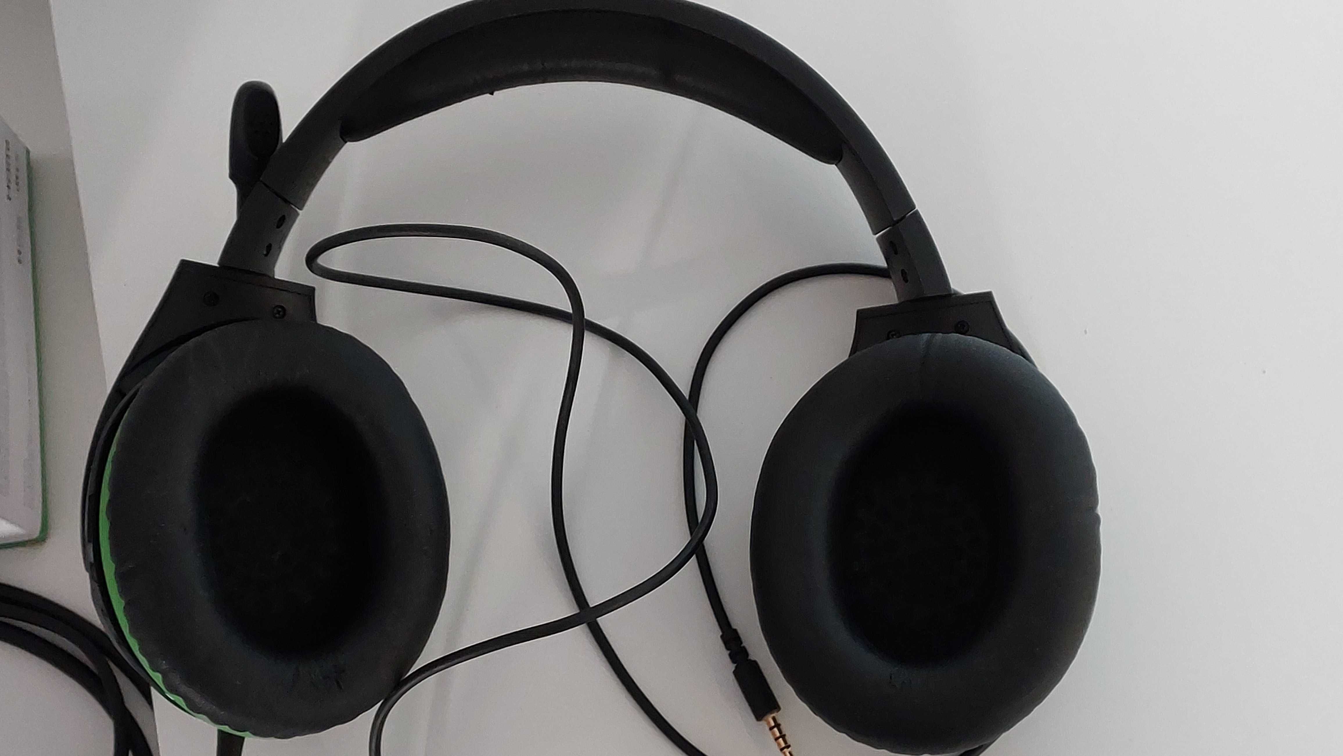 Xbox Series S + Comando + Headset HyperX + 2 Baterias Recarregáveis