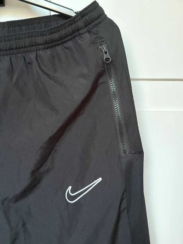 Oryginalne spodnie Nike Dri-Fit 147-158 cm