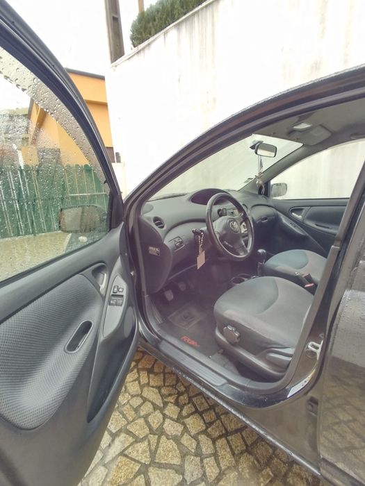 Toyota Toyota D-4D (2003)        
Carro estimado e muito económico,