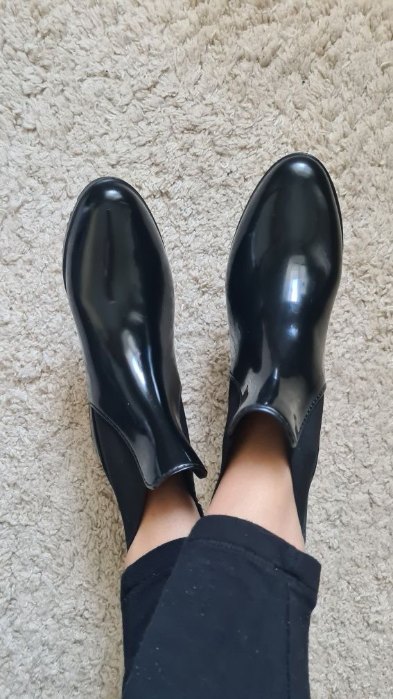 Продам гумові черевики 39р