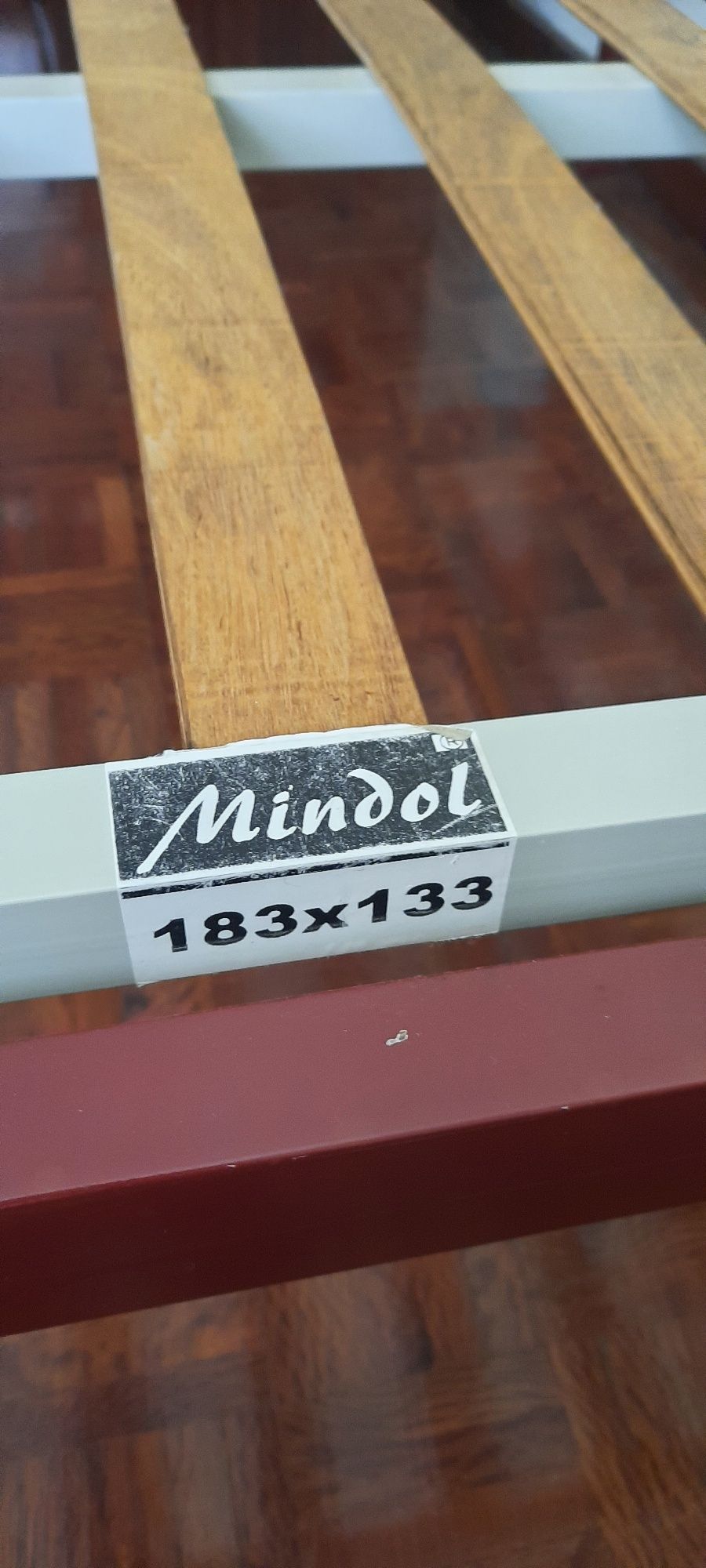 Cama de casal com estrado
