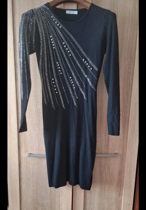 Sukienka sweterkowa z cyrkoniamii