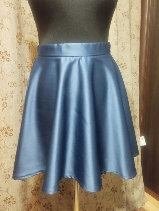 Спідниця синя атласна
