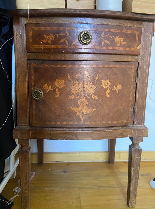mesa de cabeceira vintage para renovação