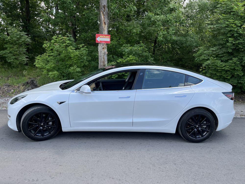Tesla model 3 standard range plus