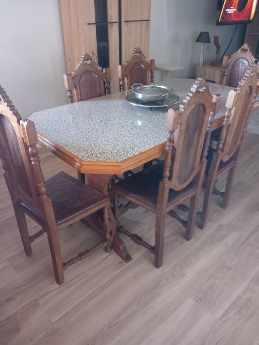 Mesa madeira com tampo imitação mármore