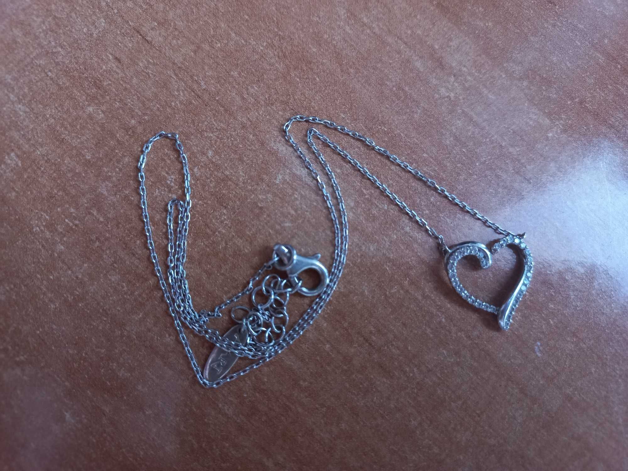 Apart - łańcuszek srebrny z zawieszką w kształcie serca,