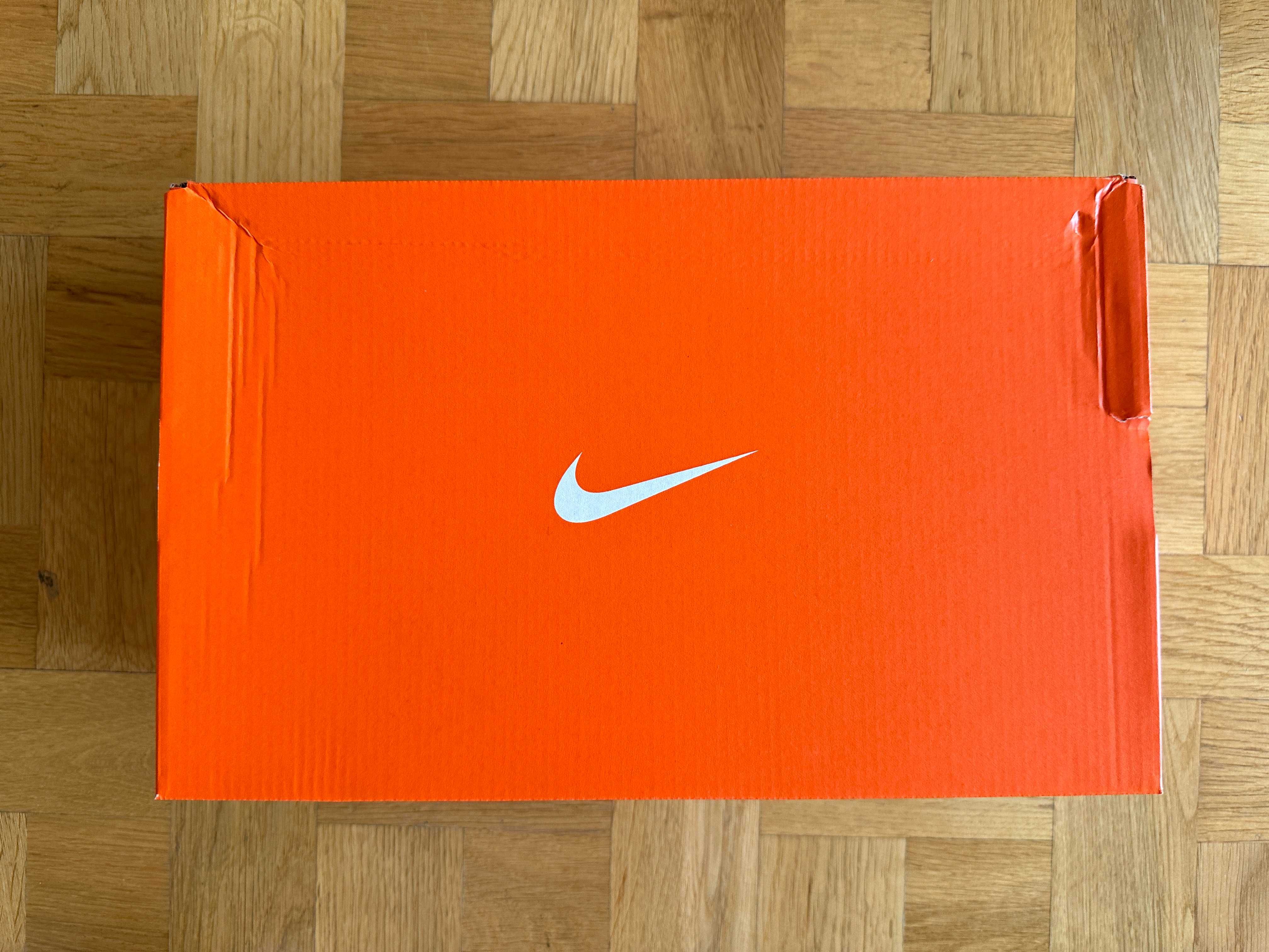 Кросівки Nike Motiva кроссовки DV1238-101