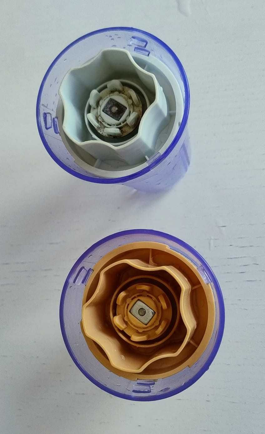 Pojemniki z nożami do blendera Philips HR2860