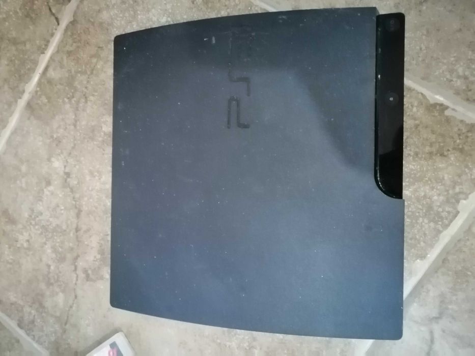 Playstation 3 com comandos e jogos