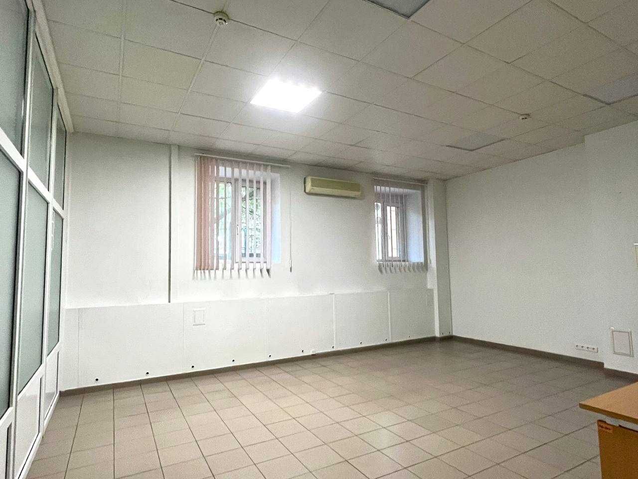 43м2 по вул. Борщагівська. метро Шулявська. ІНТЕРНЕТ Є ЗАВЖДИ!