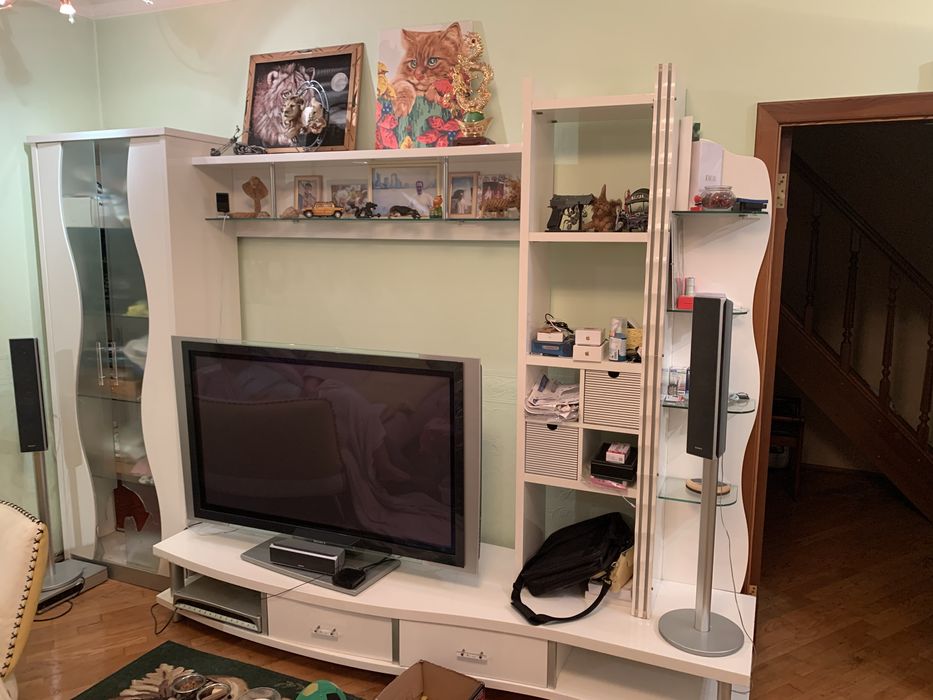 Стенка в гостинную белая с подсветкой