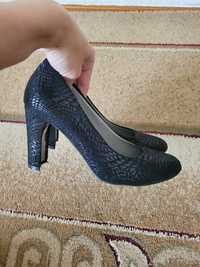 Жіночі замшеві туфлі чорні