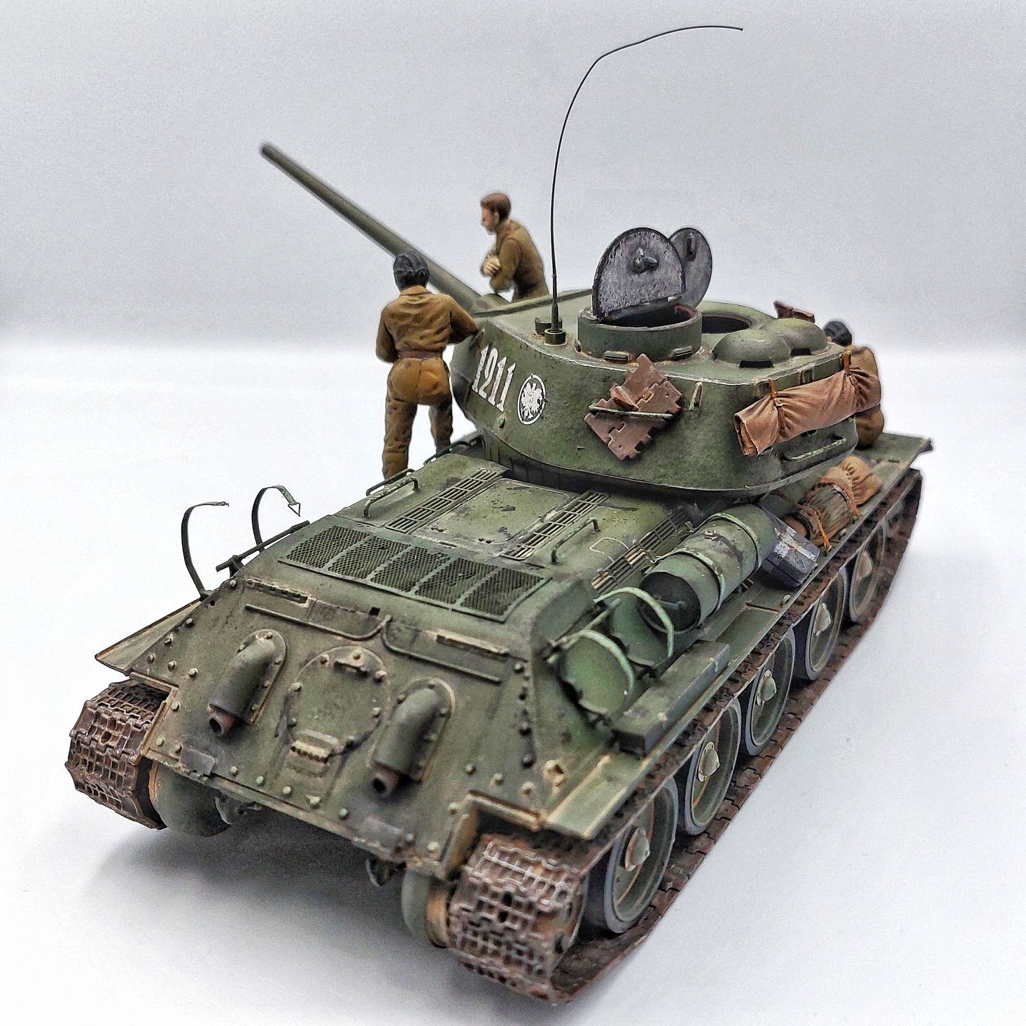 T-34/85 Model 1944 No.174 Factory 1/35