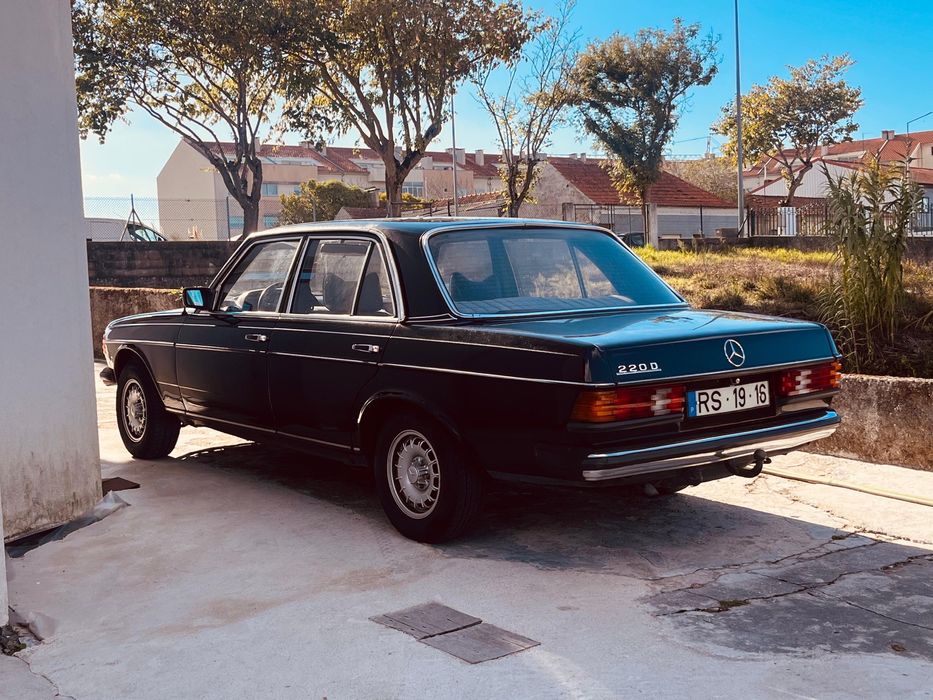 Mercedes w123 e220d limousine 1977