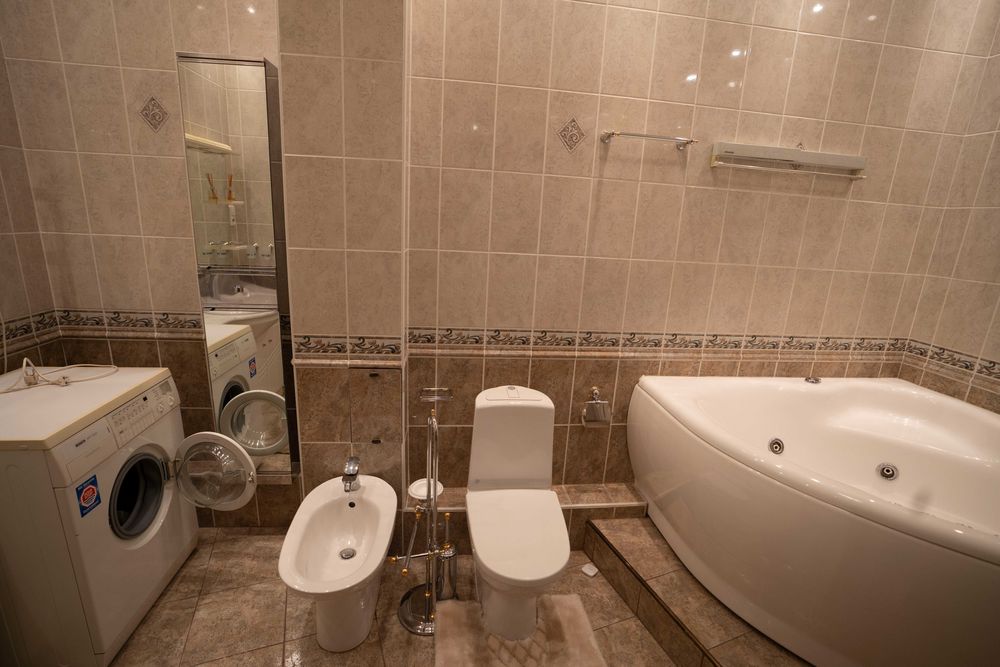 Продам 3кімнатну на вул. Дмитрівський 13а Цирк Золотоустівська