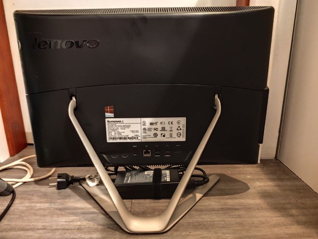 Lenovo AiO C 340 i3, 6GB RAM, 256 GB SSD  Win 10