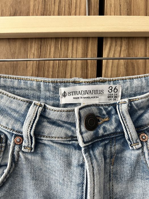 Spodnie jeansowe mom Stradivarius