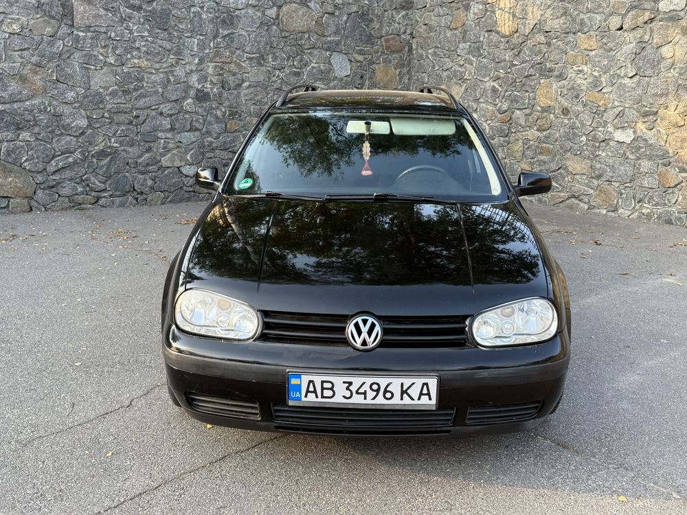 Volkswagen Golf 4 • Універсал • 1999 • 1.4 бензин • Чорний