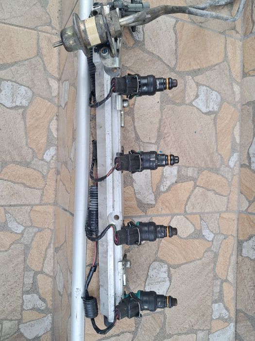 Рампа з форсунками ваз 2110 2111 2112 1.5 16кл.